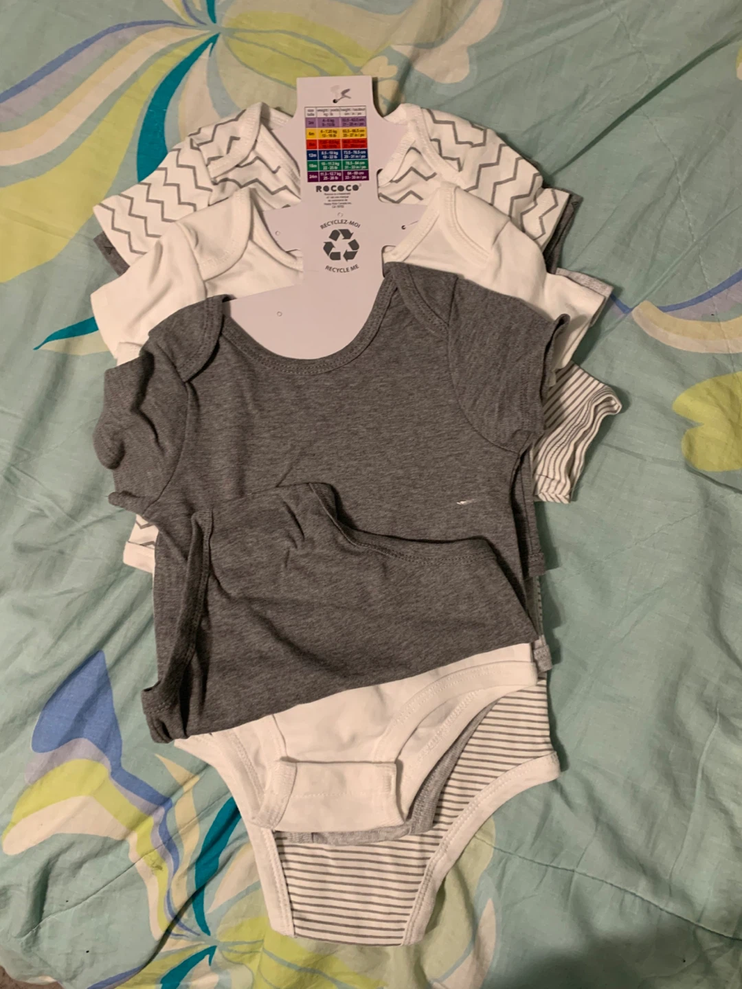 6 Pack Baby Bodysuits (Size 24M) - photo 2