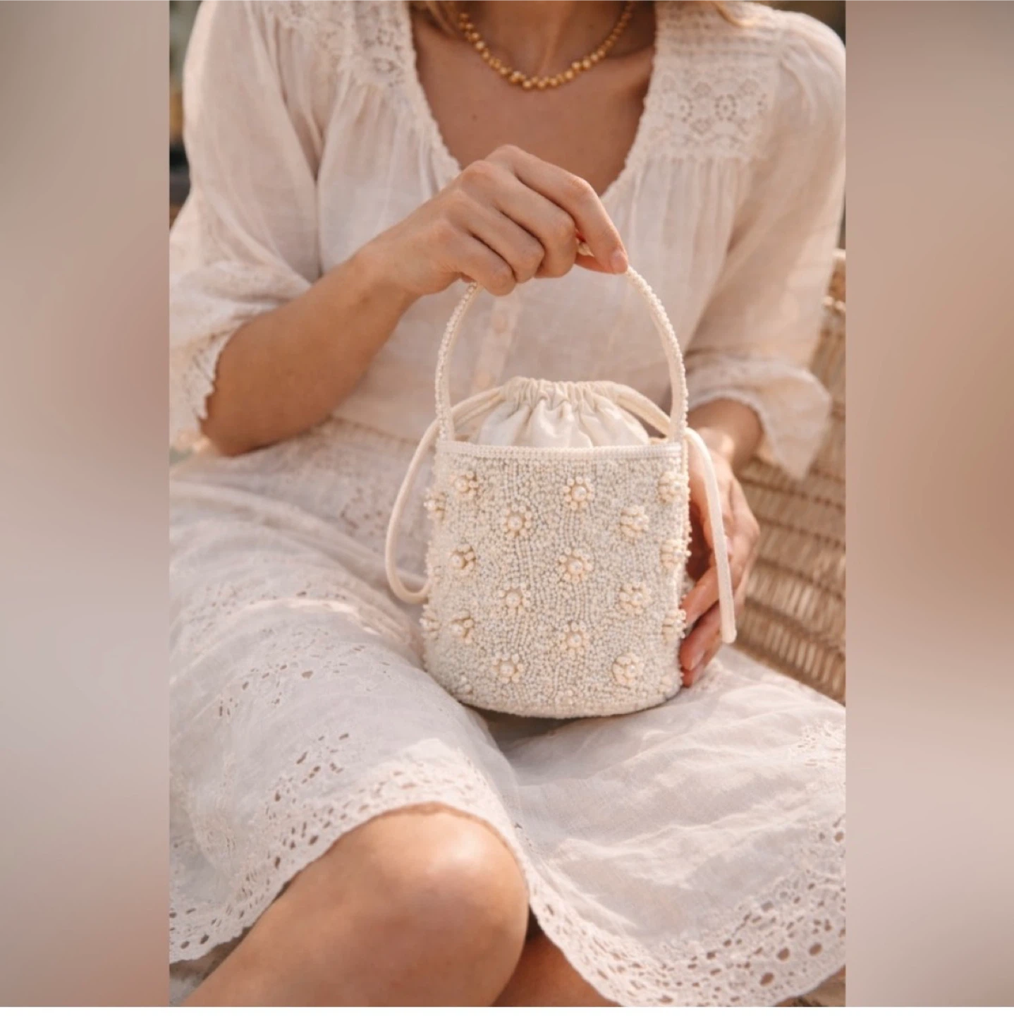 Elegant Pearl Beaded Bucket Bag 🏆