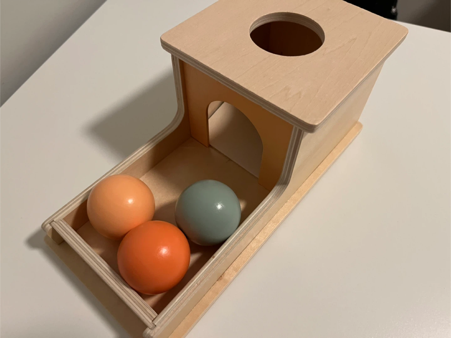 YAANI Montessori Object Permanence Box