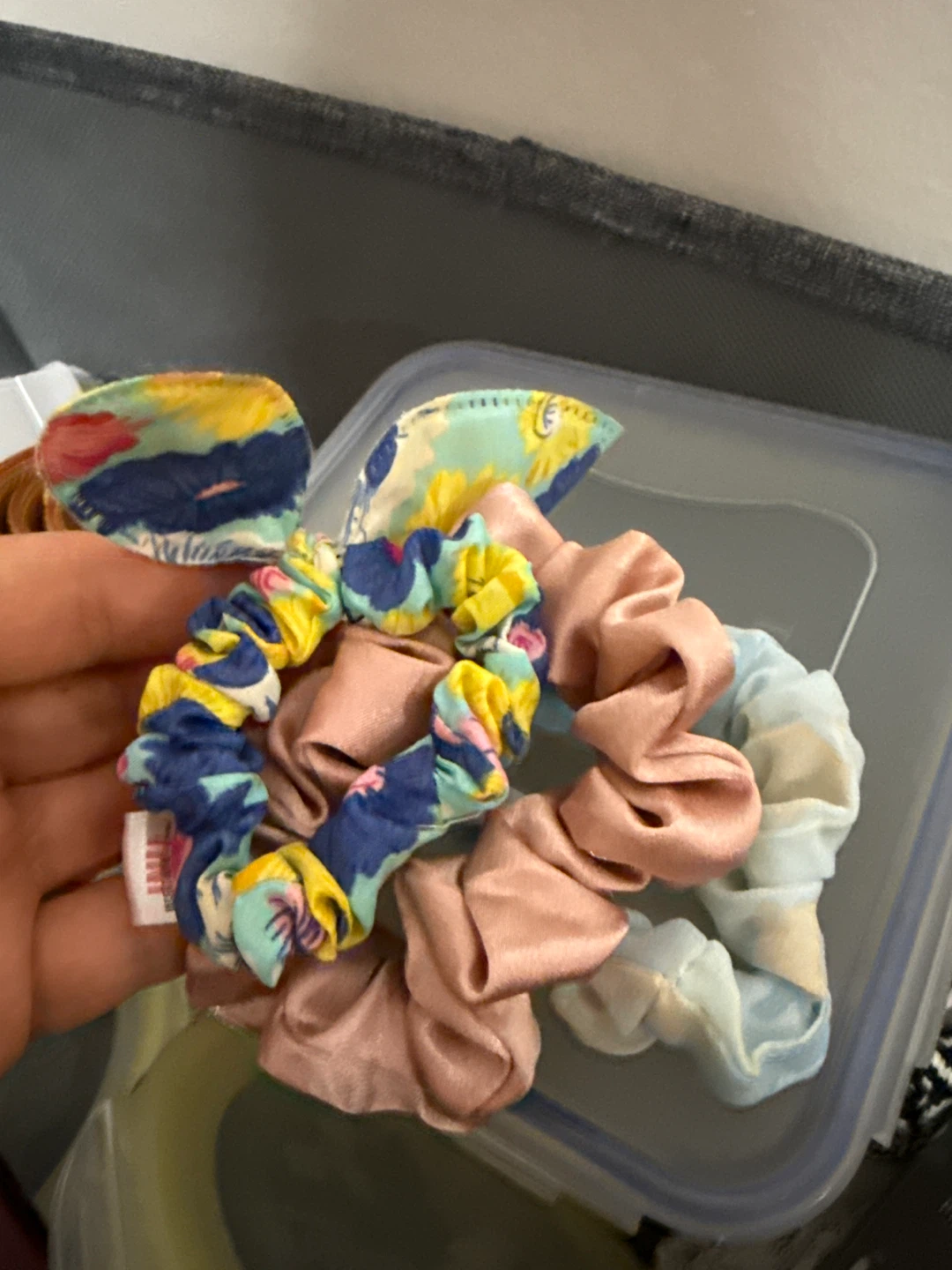 Set of 3 Scrunchies with Bow Detail 🏆