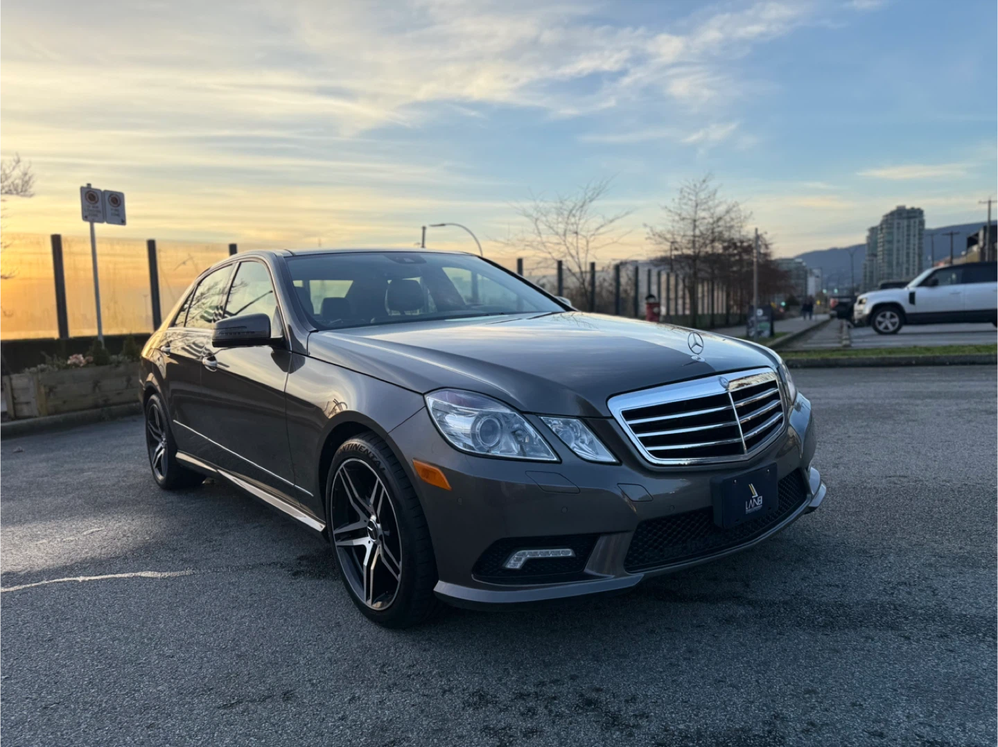 2010 Mercedes-Benz E550 4MATIC Sedan - photo 3