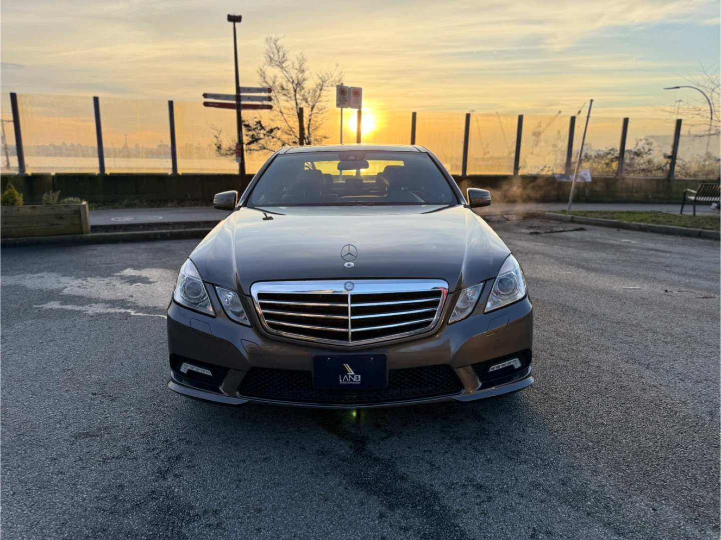 2010 Mercedes-Benz E550 4MATIC Sedan - photo 2