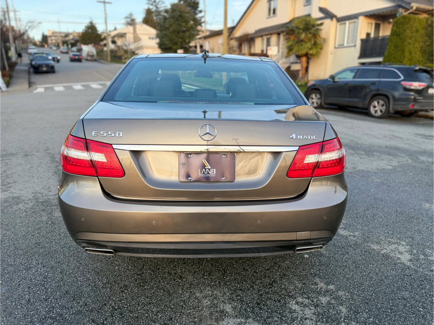 2010 Mercedes-Benz E550 4MATIC Sedan - photo 5