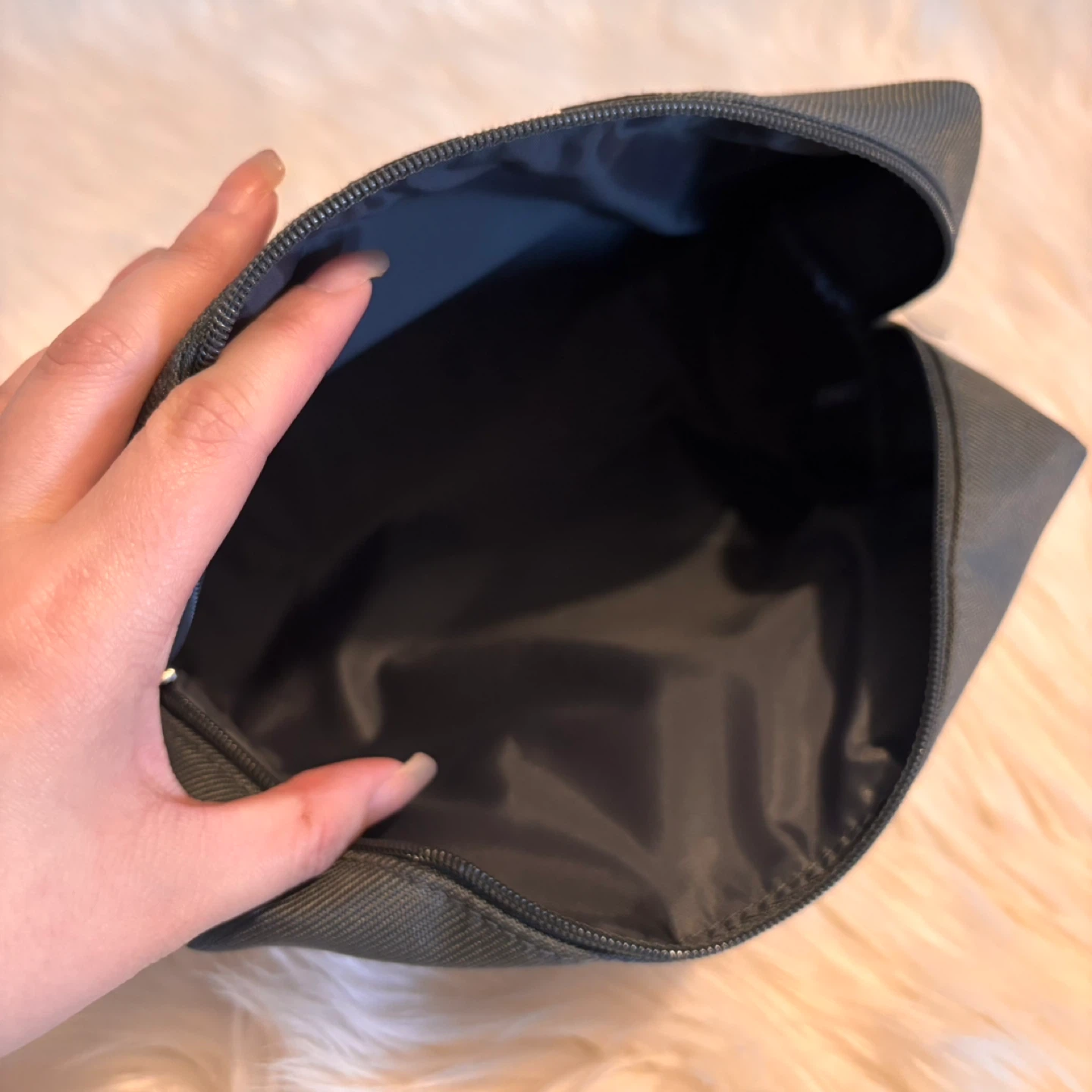 Clinique Cosmetic Bag - photo 5
