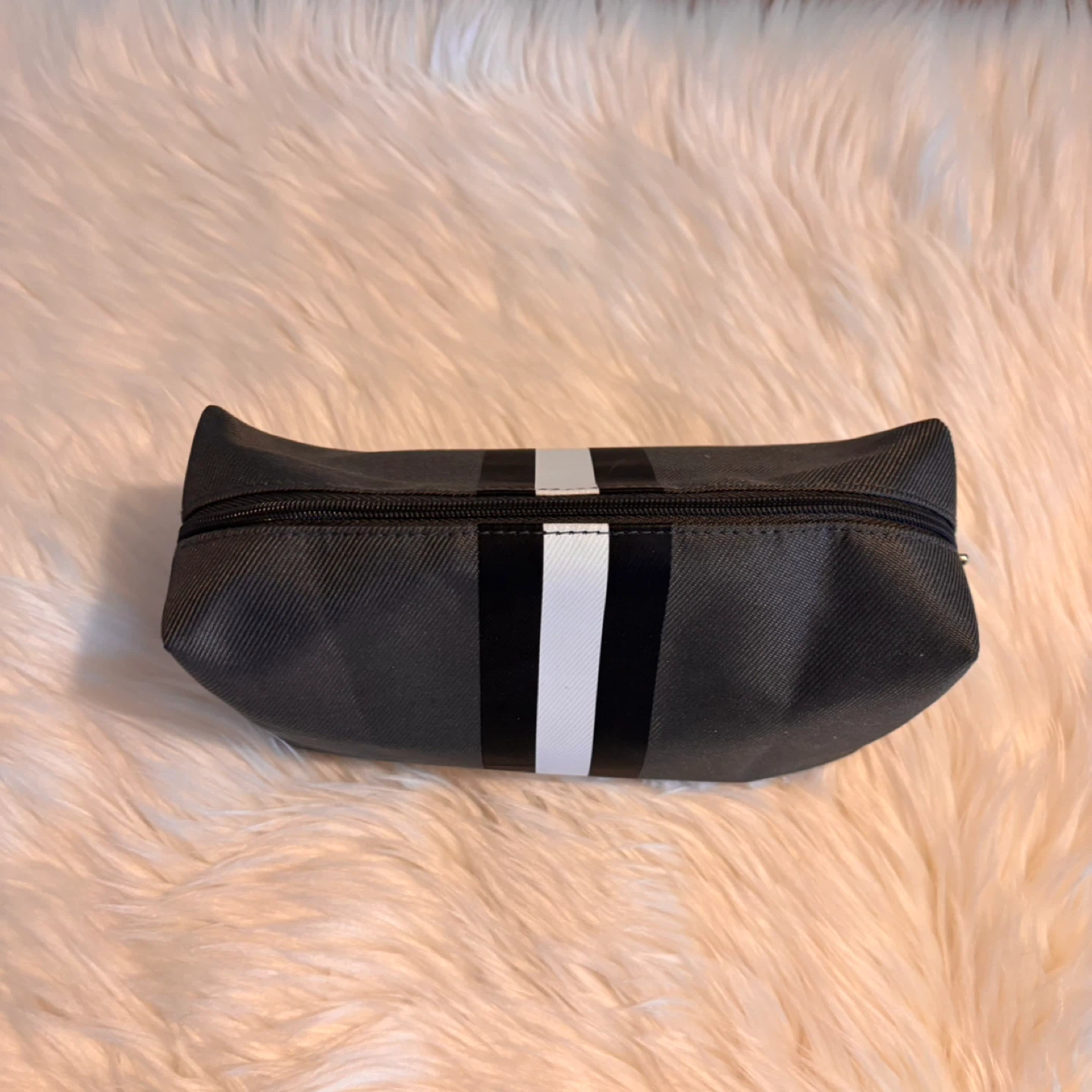 Clinique Cosmetic Bag - photo 2