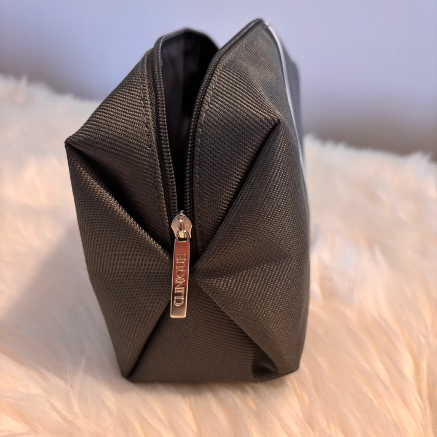 Clinique Cosmetic Bag - photo 3