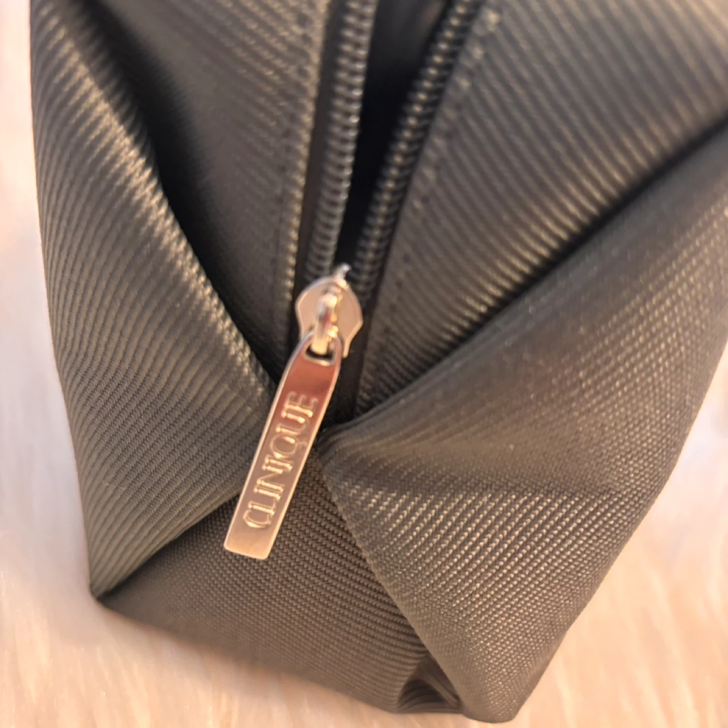 Clinique Cosmetic Bag - photo 4