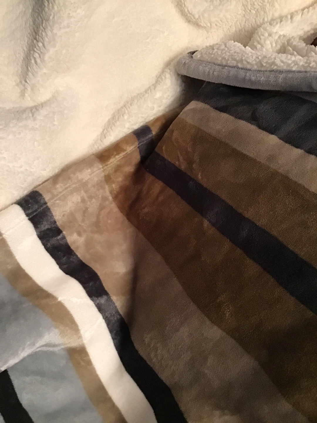 NWOT Tommy Hilfiger throw 50 x 70 Inches
