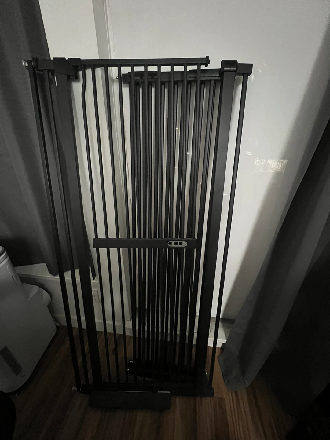 Adjustable pet gate 61”L x 64”W - photo 4