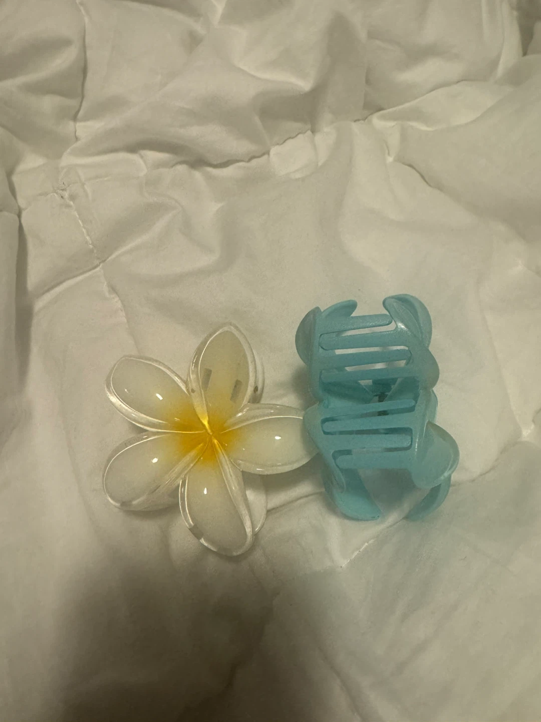 2 Flower Hair Clips - photo 2