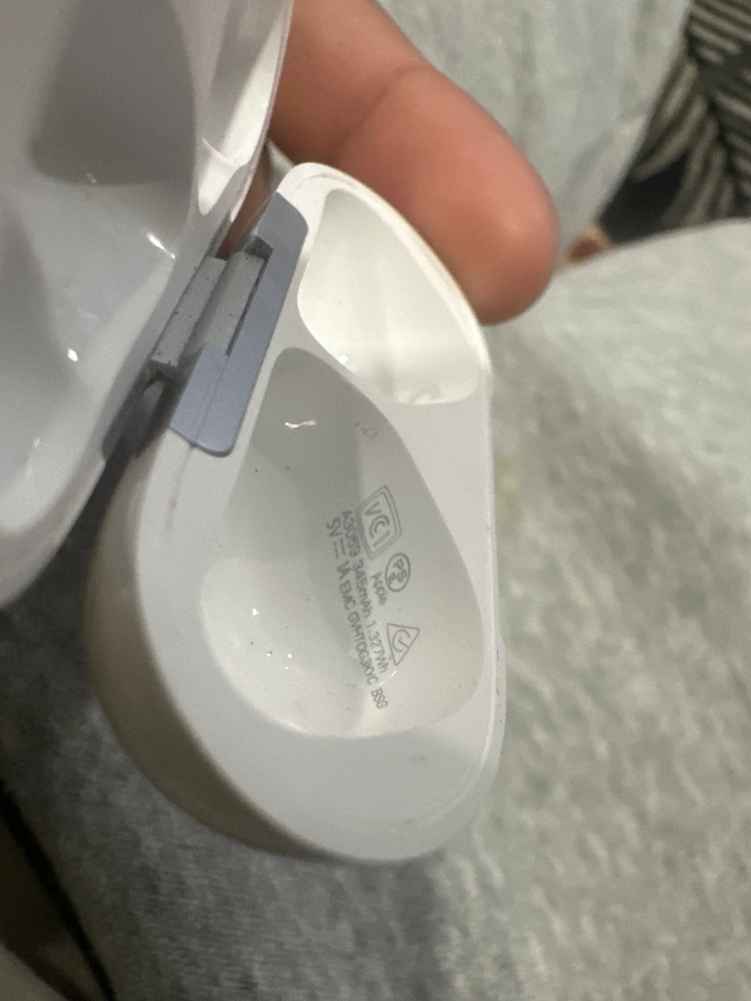 Apple AirPods 4 Charging Case Only ANC - photo 3