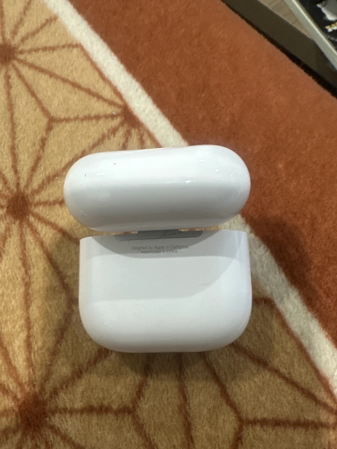 Apple AirPods 4 Charging Case Only ANC - photo 2