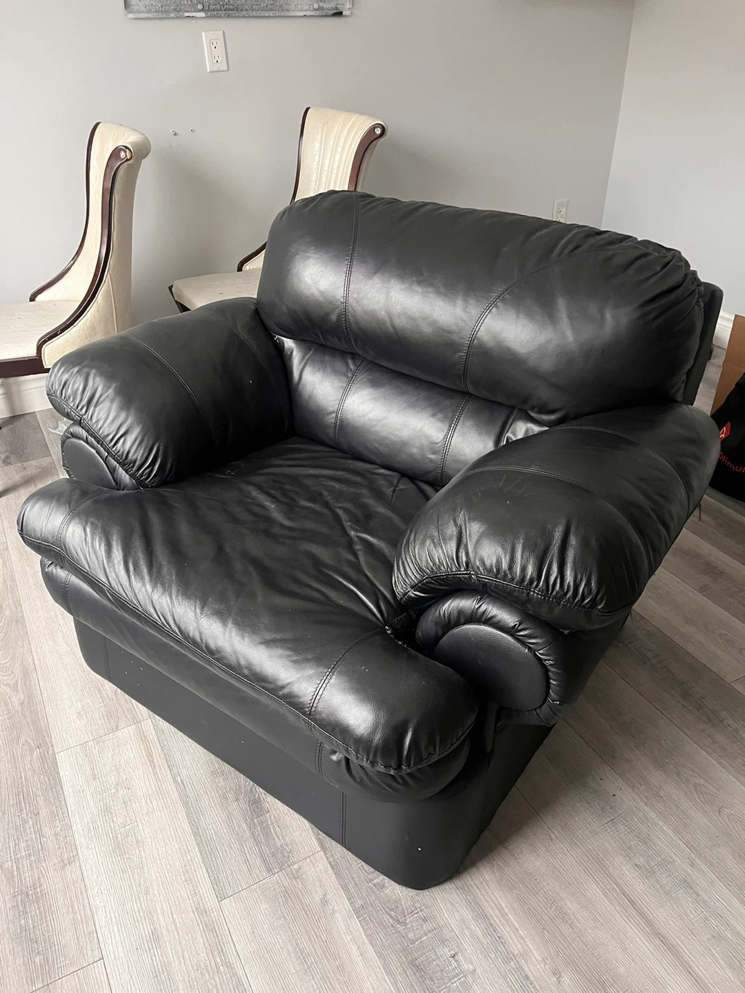 Black Leather Armchair - photo 2