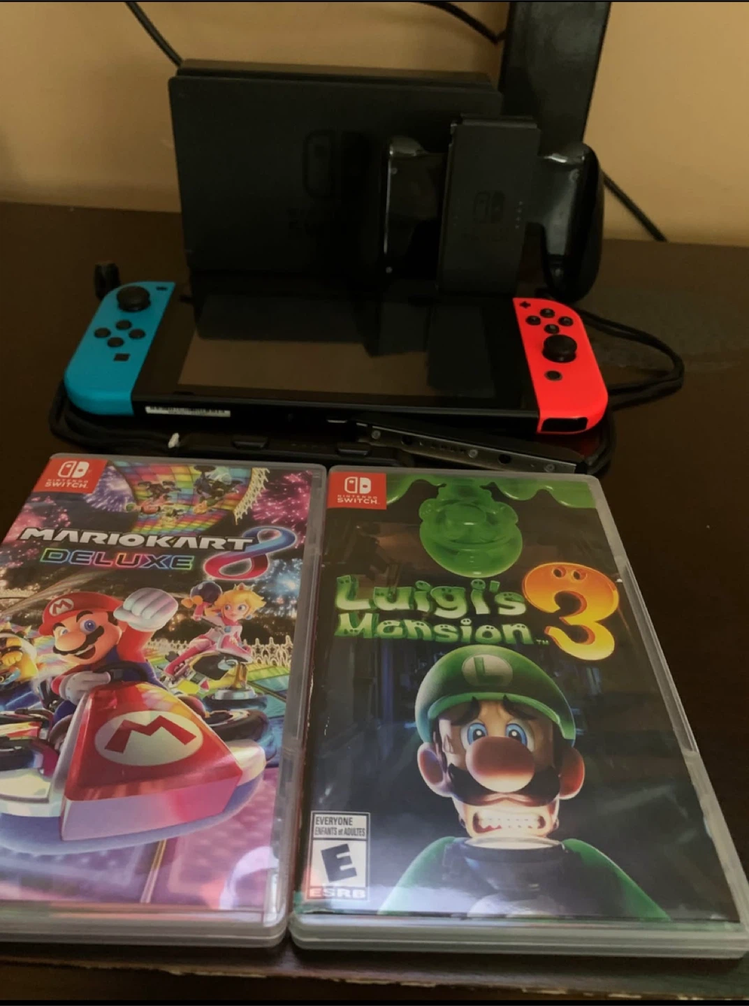 Nintendo switch, 2 games and 128GB MicroSD Card
