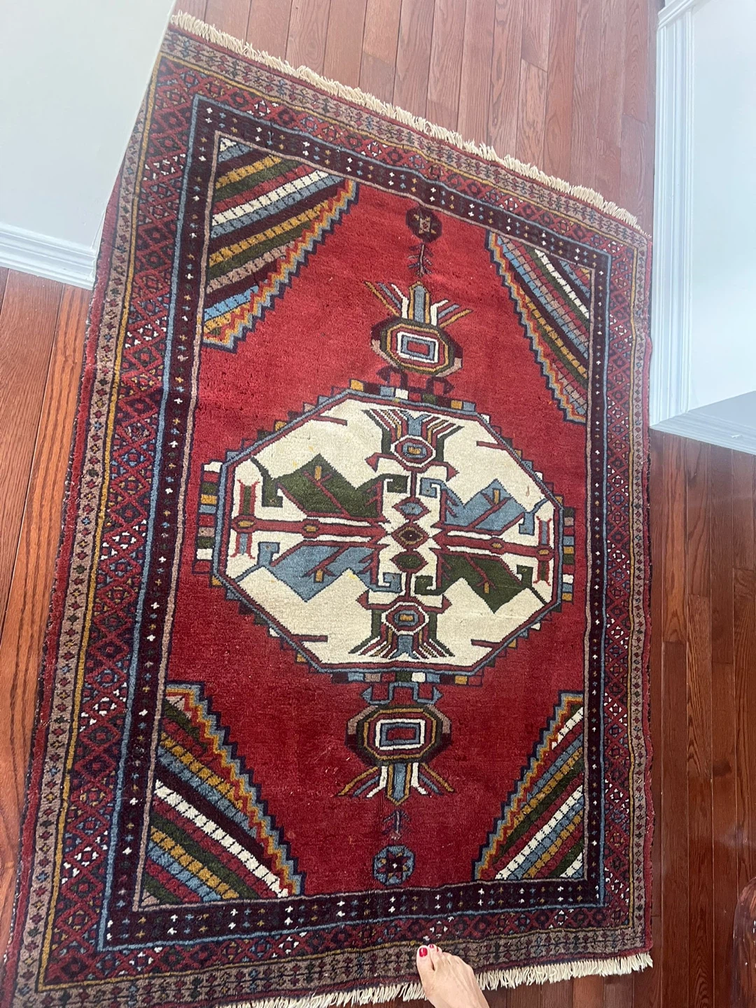 Red handmade Oriental Rug with Geometric Design