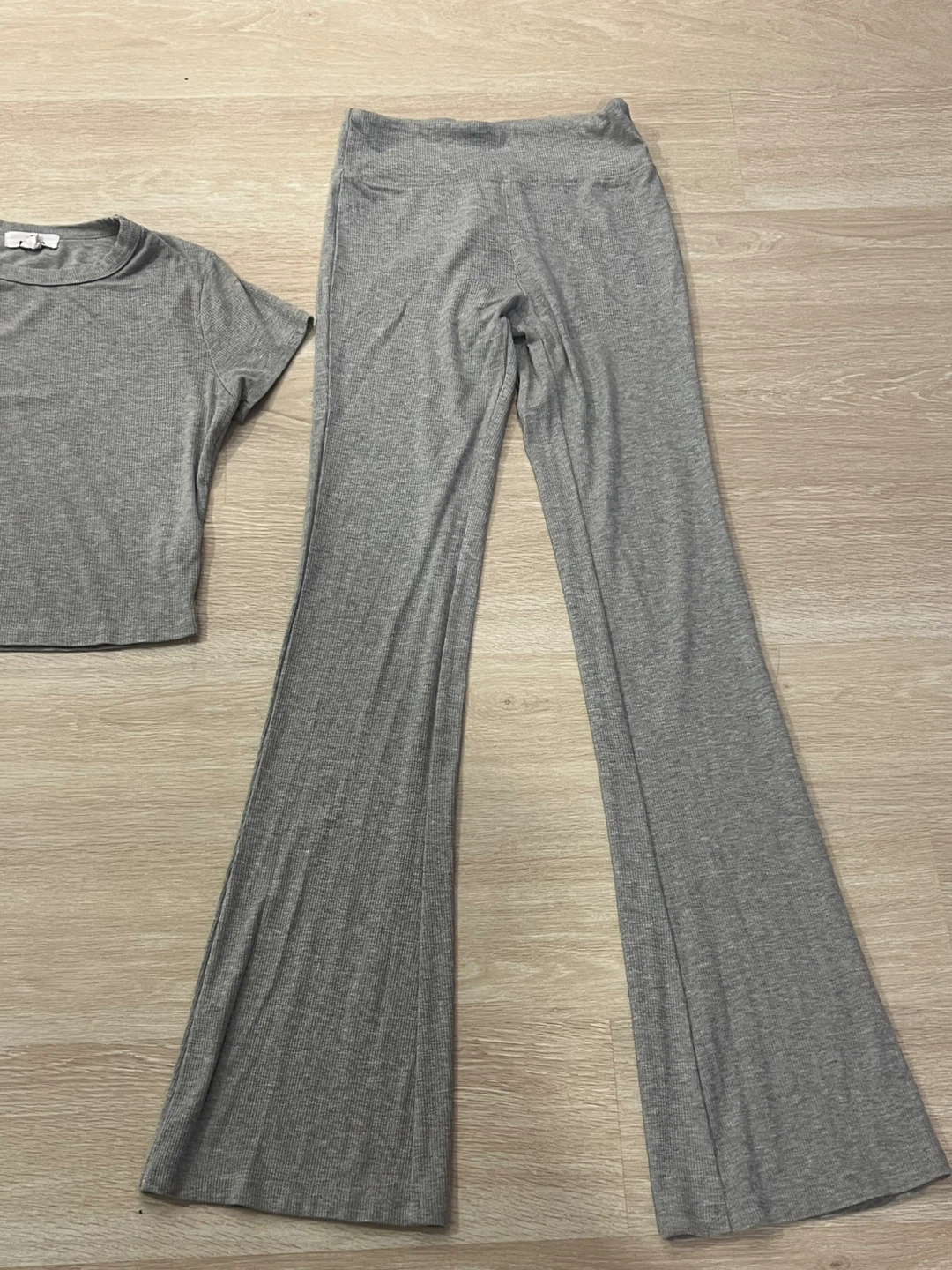 Grey Ribbed T-Shirt and Flare Pants Matching Set - photo 2