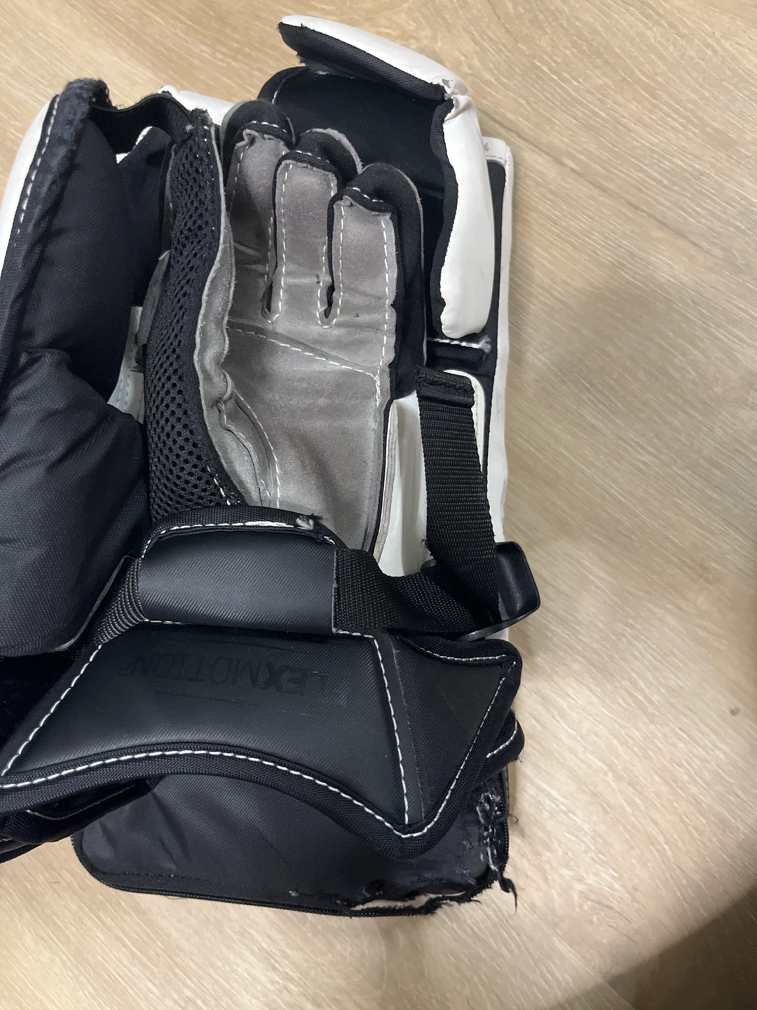 CCM goalie blocker - photo 4