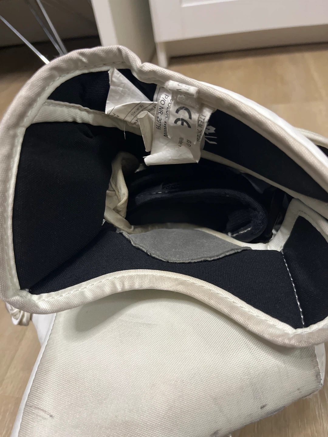 CCM Axis 1.5 Goalie Catch Glove - photo 3