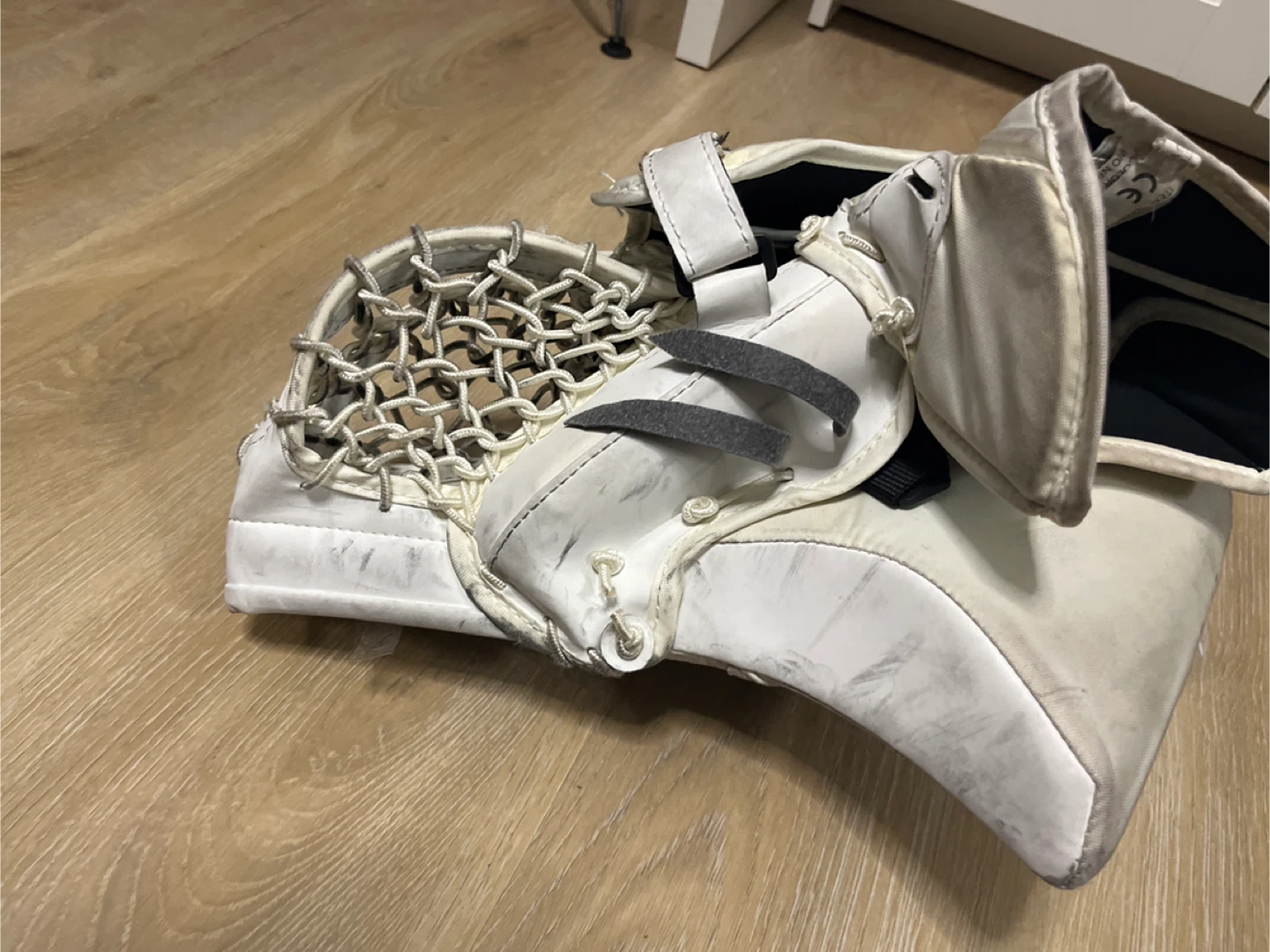 CCM Axis 1.5 Goalie Catch Glove - photo 4