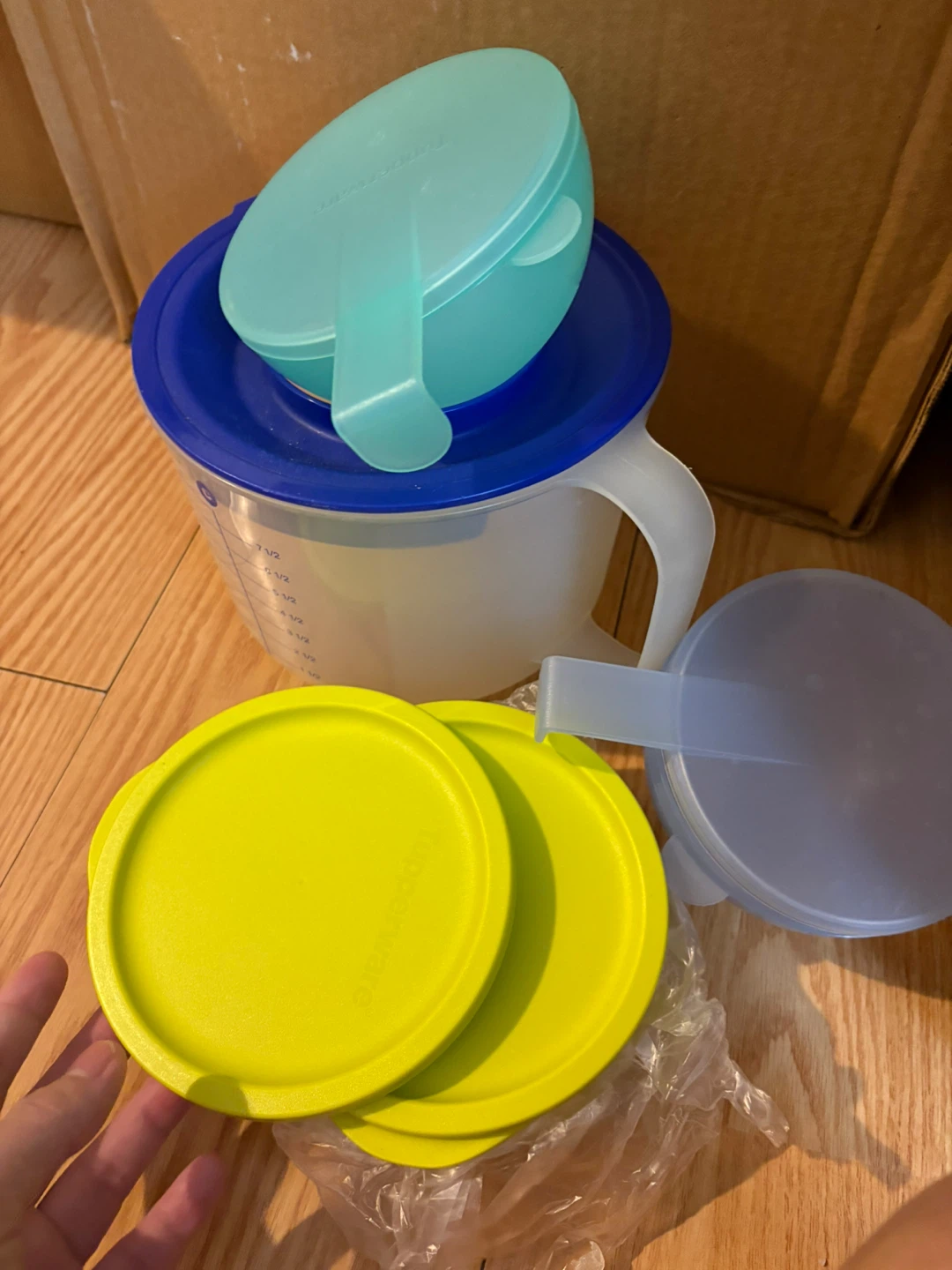 Tupperware Measuring Cup Set with Lids🏆