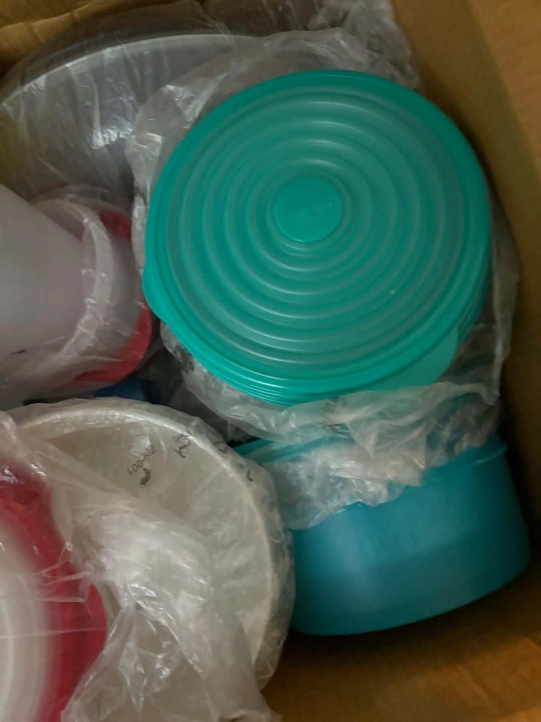 Tupperware Bowls and Lids 🏆
