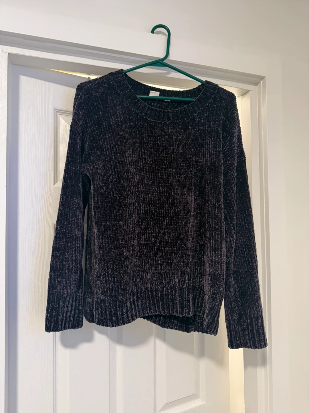 GAP Sweater - Size Medium
