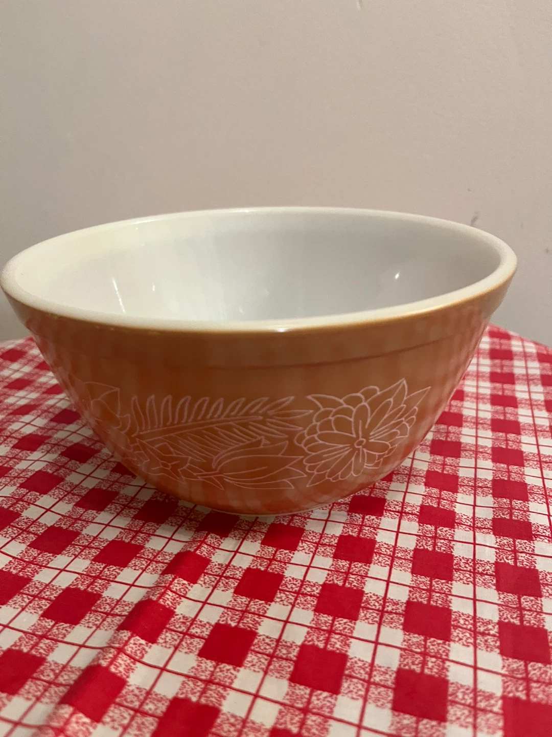 Vintage Pyrex bowl in “Woodland”pattern