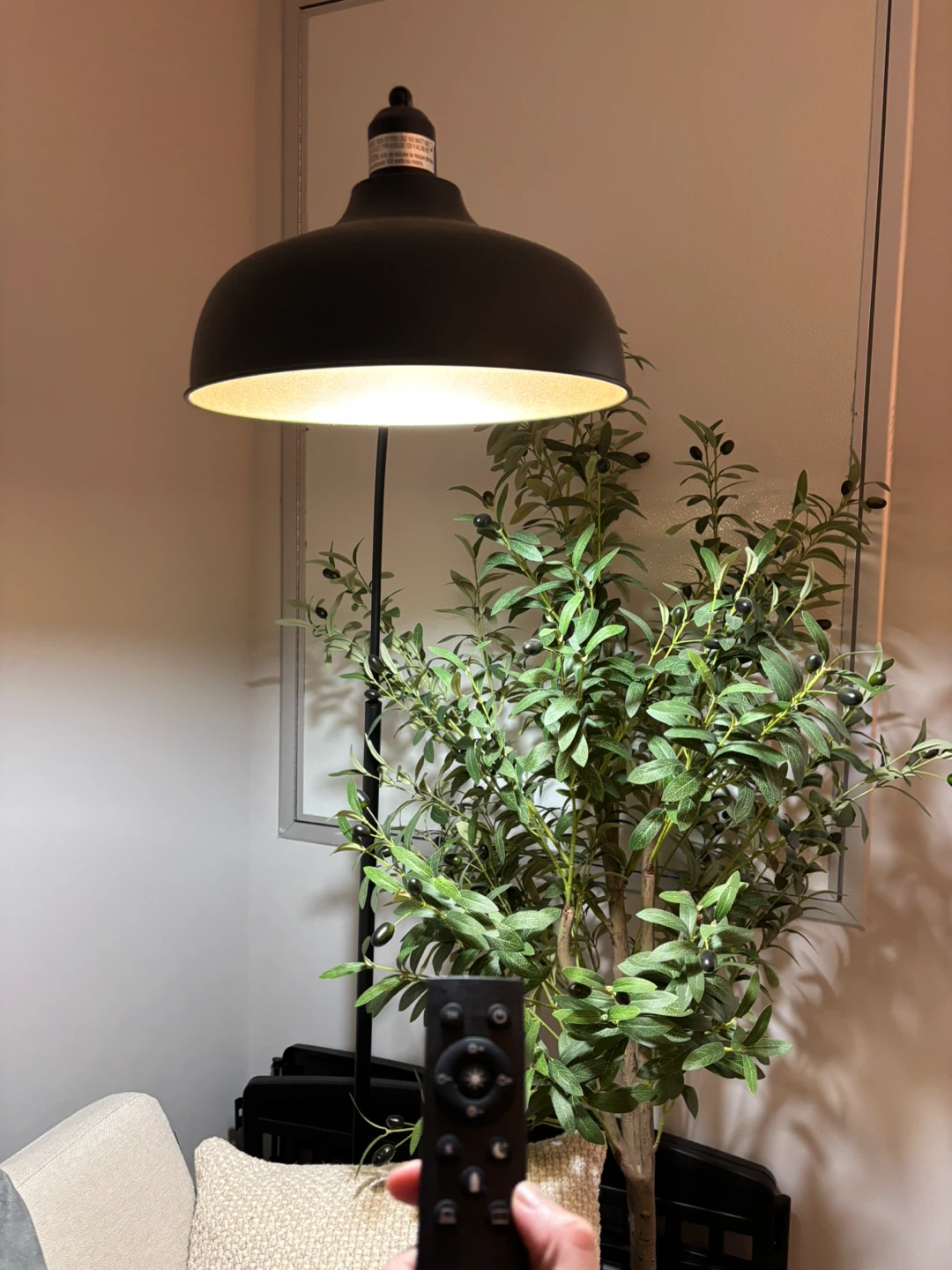 Black Metal Arc Floor Lamp with Remote - photo 4