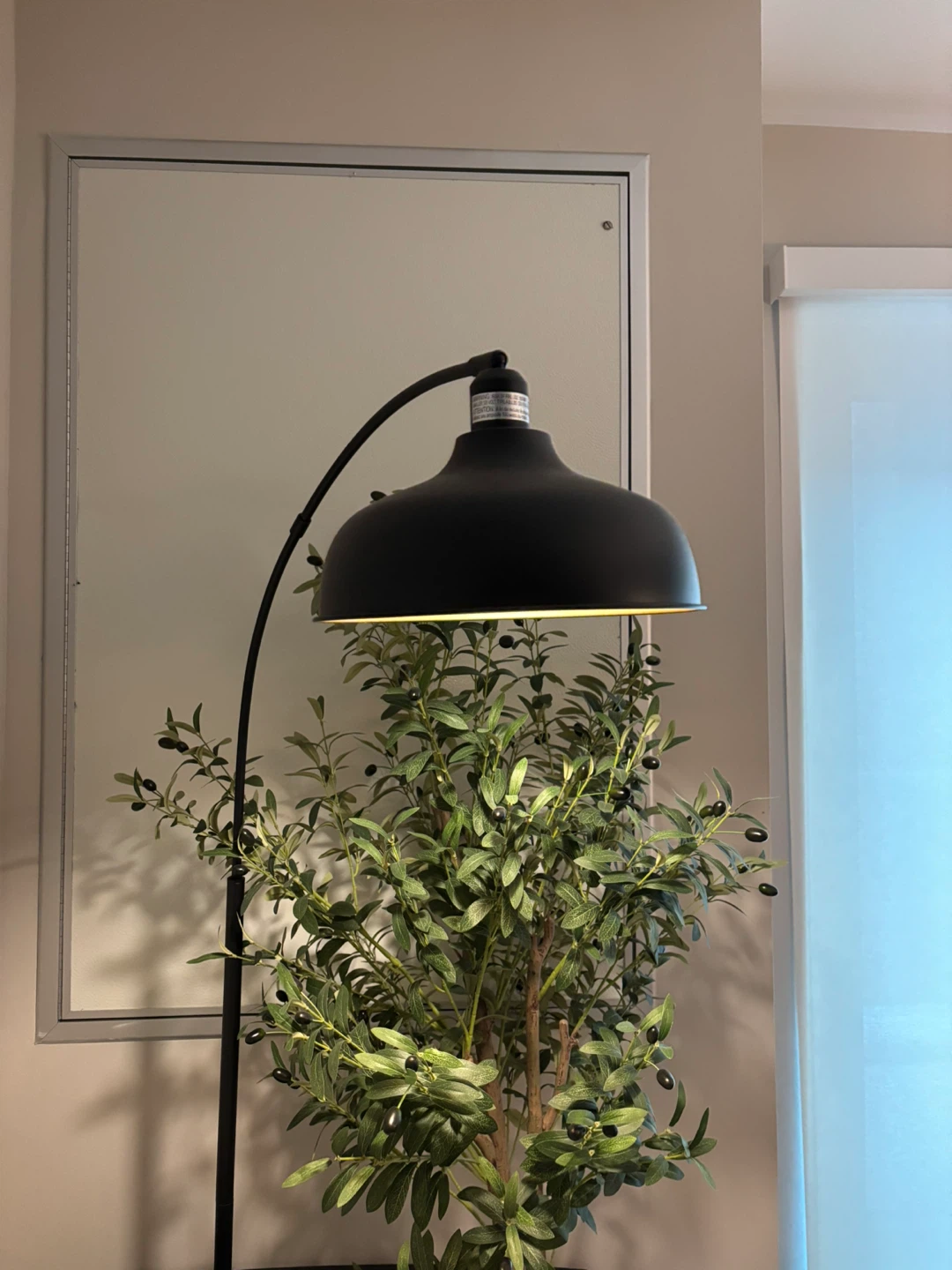 Black Metal Arc Floor Lamp with Remote - photo 5