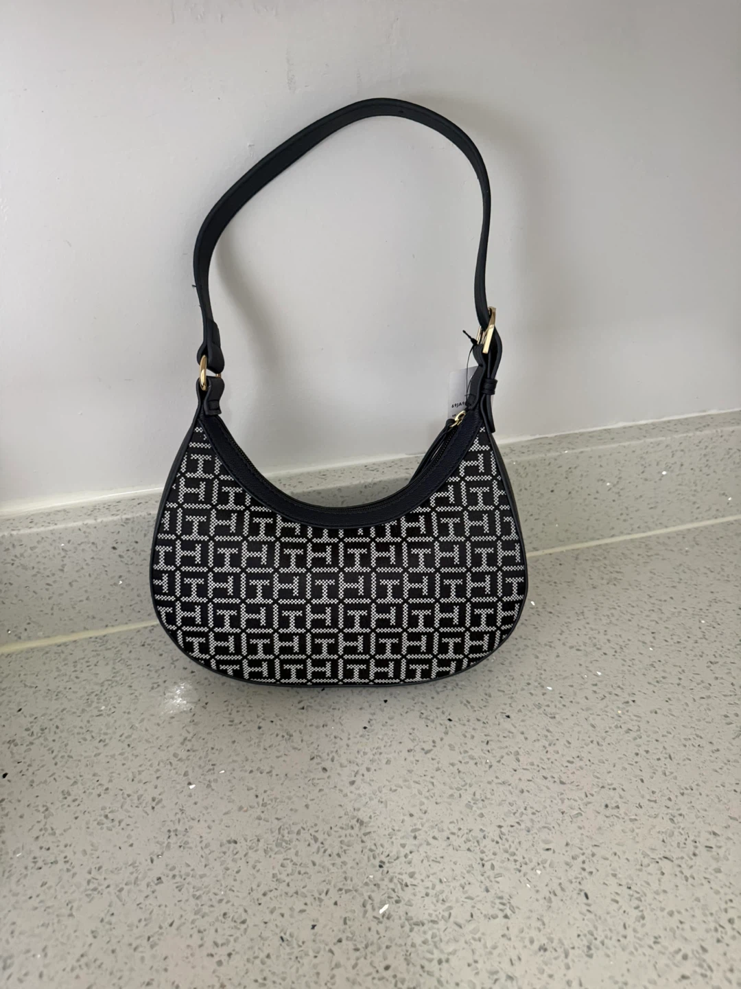 Tommy Hilfiger Monogram Shoulder Bag - photo 2
