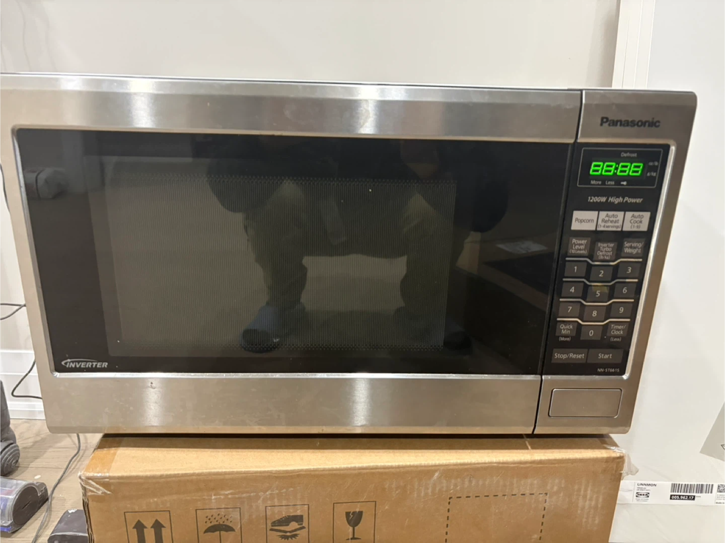 Panasonic 1200W MicrowaST661S