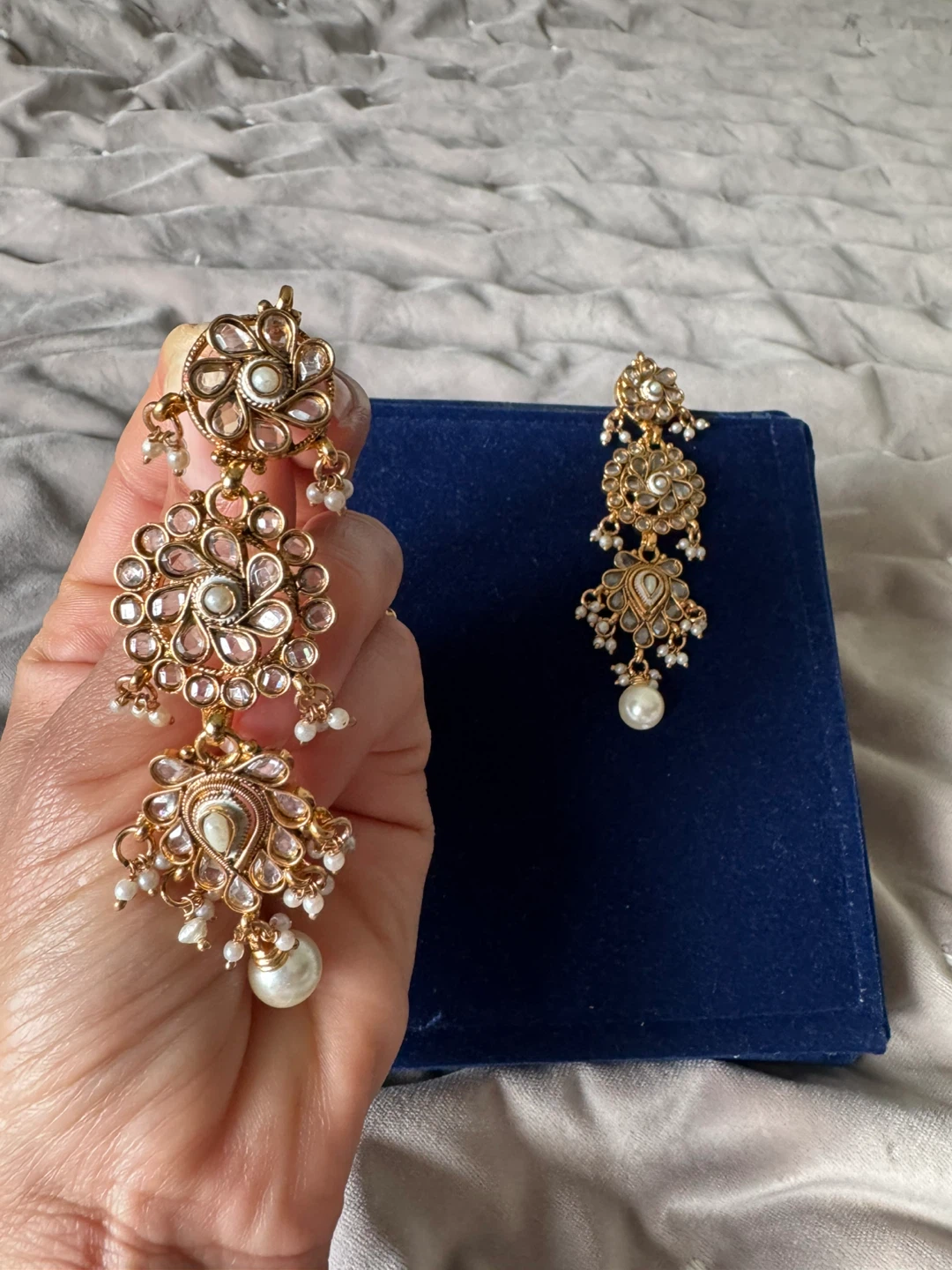 Gold coloured statement drop earrings with pearl details - photo 4