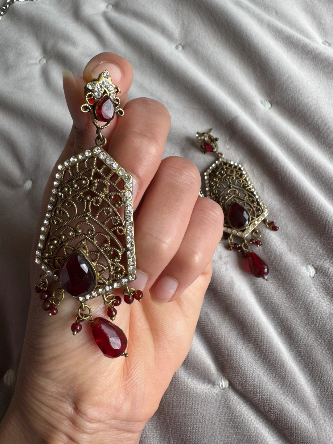 Vintage-style red stone dangle earrings - photo 3