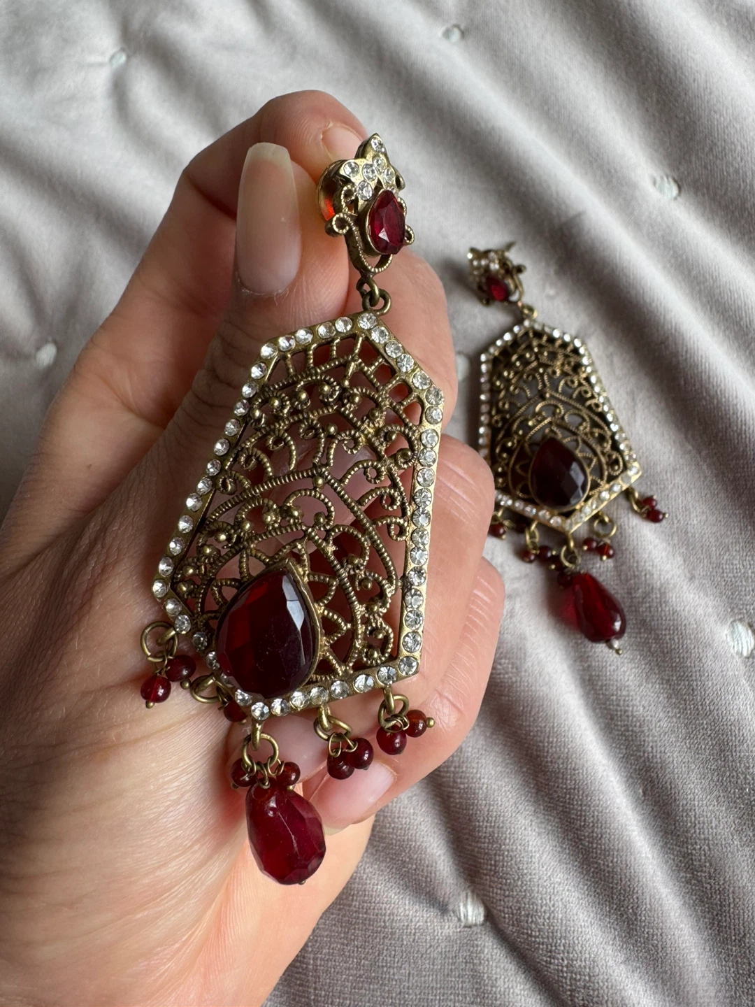 Vintage-style red stone dangle earrings - photo 4