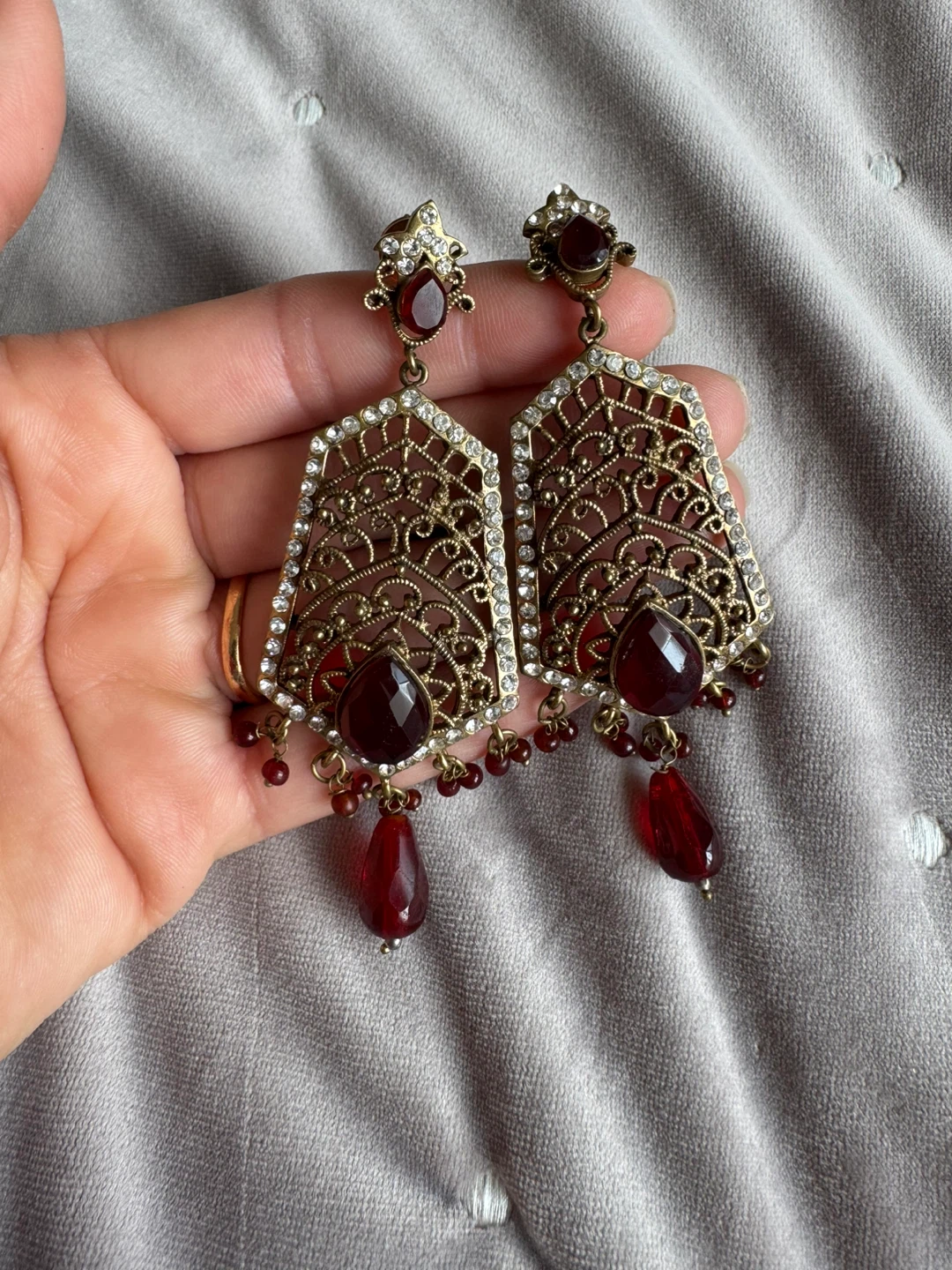 Vintage-style red stone dangle earrings