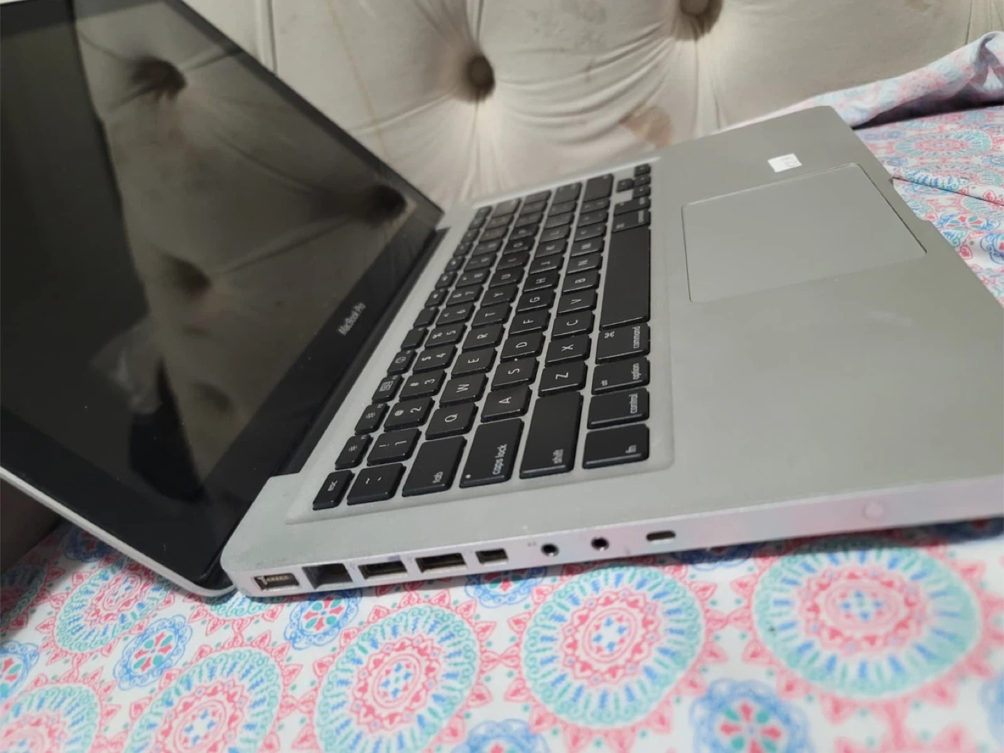 Apple MacBook Pro Laptop 2009 - photo 2