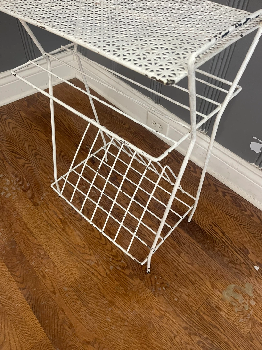 Vintage White Metal Magazine Rack Stand - photo 2