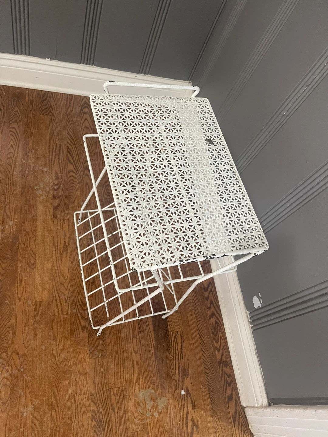 Vintage White Metal Magazine Rack Stand - photo 3