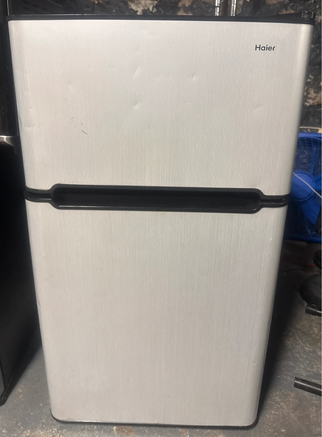Haier Mini Fridge / nevera ejecutiva de dos puerta