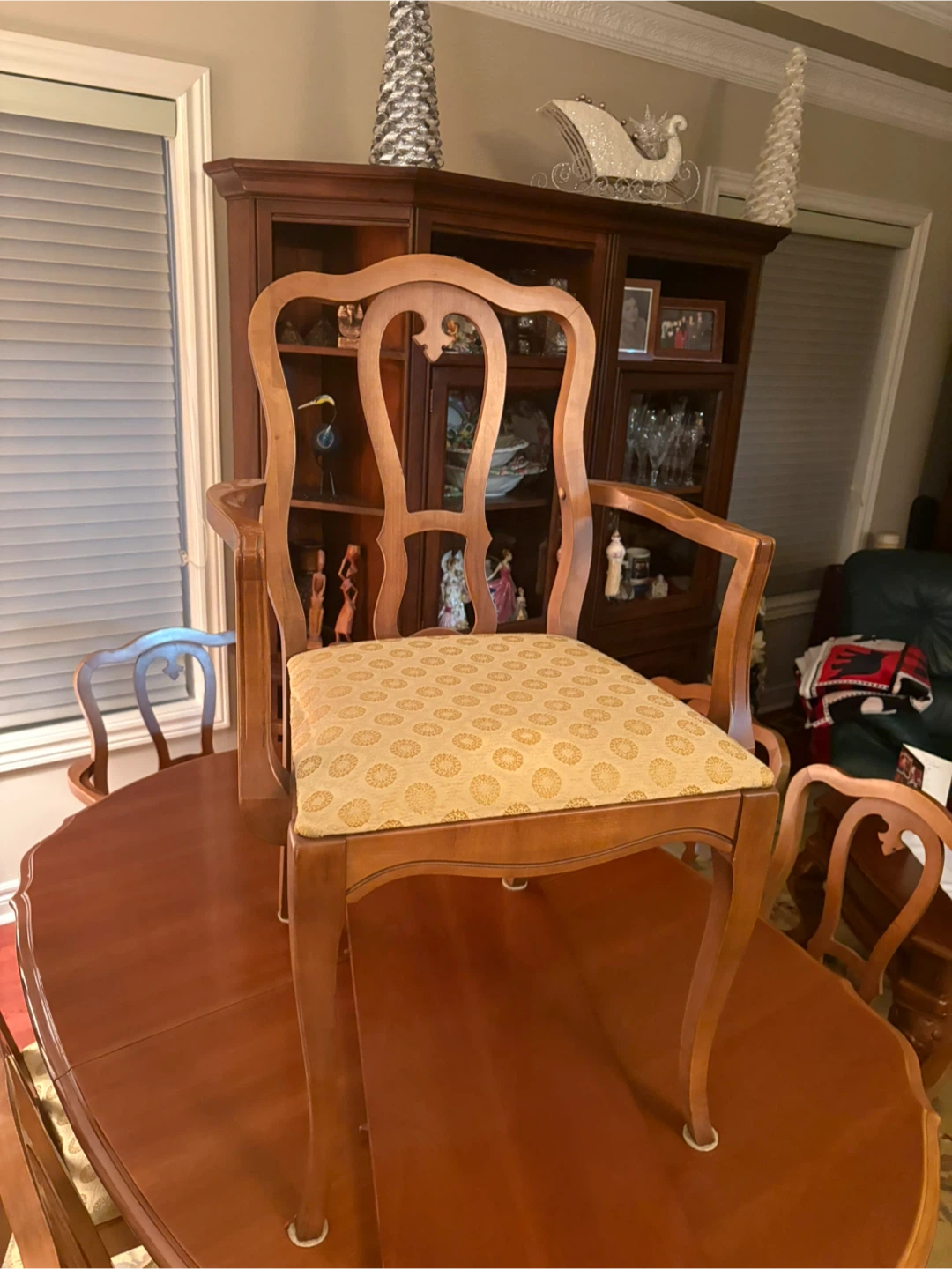 Knechtel Furniture Ltd. Dining Table and Chairs - photo 5