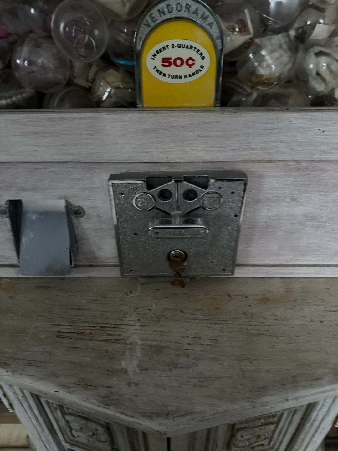 Vendorama 50 Cent 1970s prizes cabinet sold separate! - photo 2