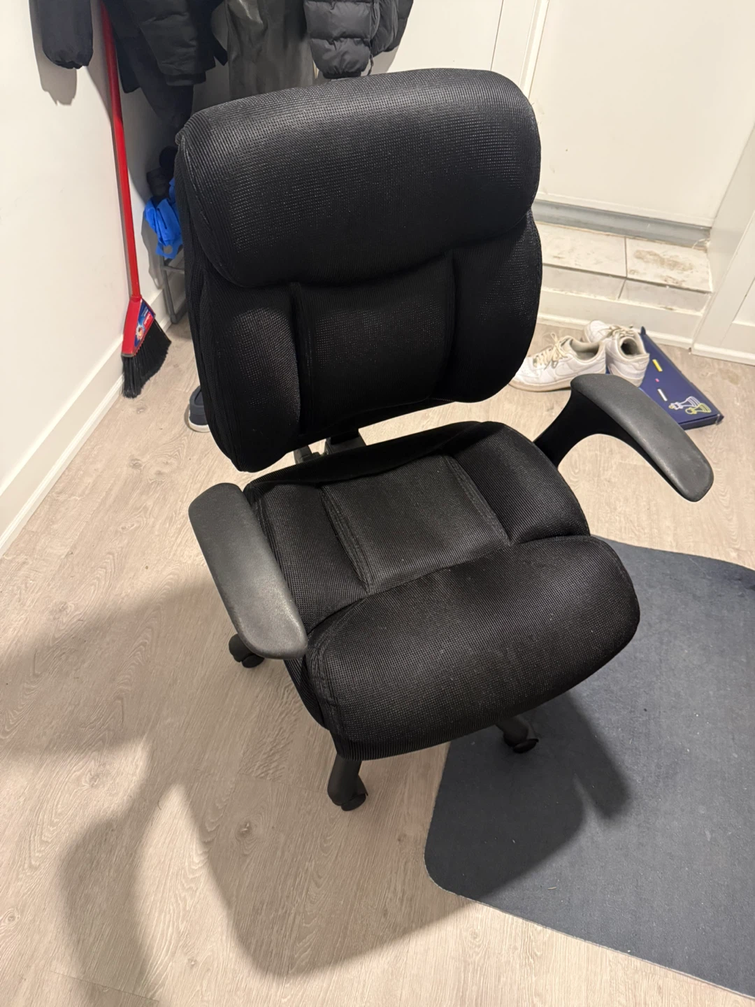 Black Office Chair and Desk Set - photo 3