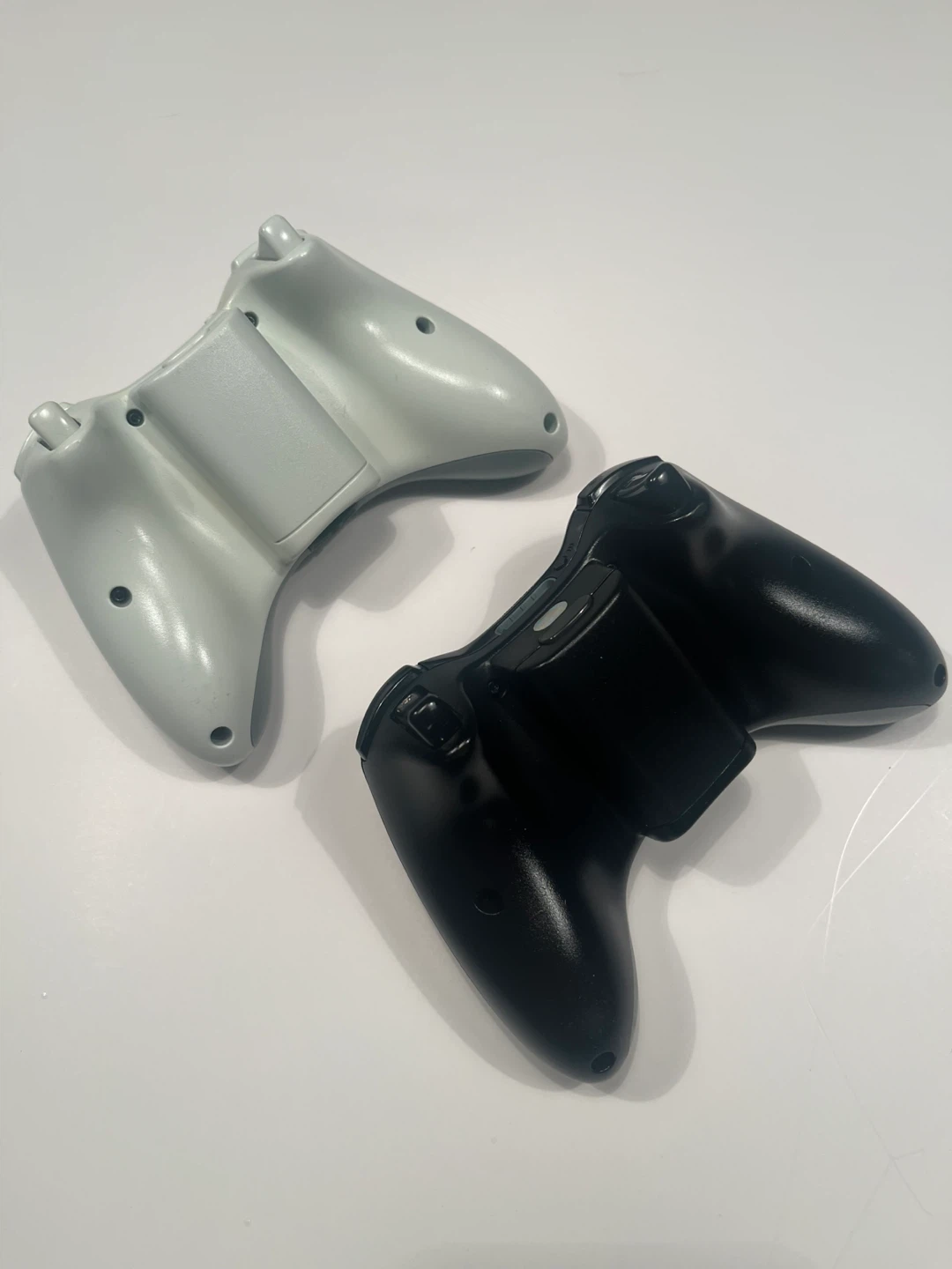 Xbox 360 Wireless Controllers (Black & White) - photo 2
