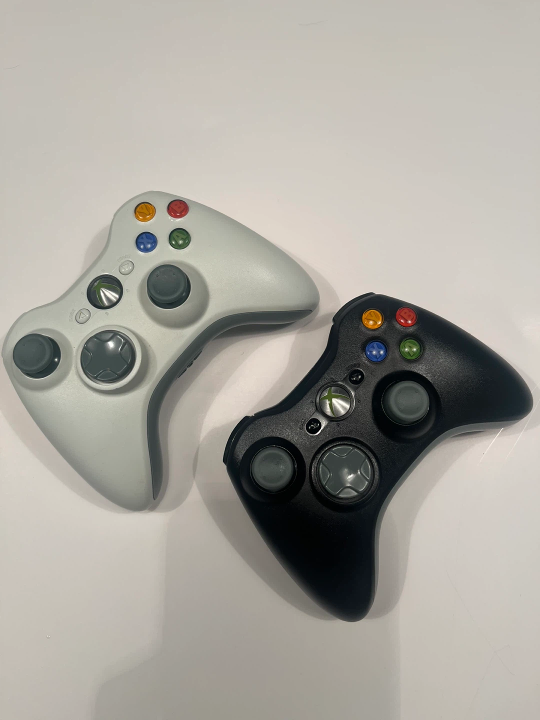 Xbox 360 Wireless Controllers (Black & White)