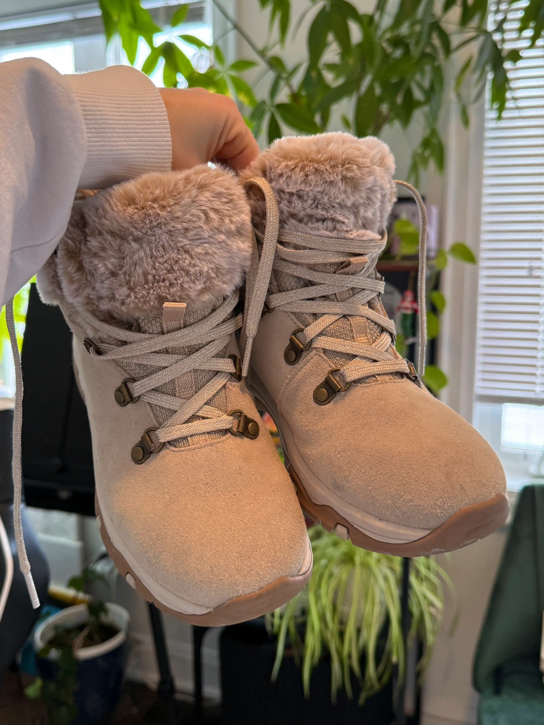 NEW Skechers Waterproof Winter Boots - Size 6.5