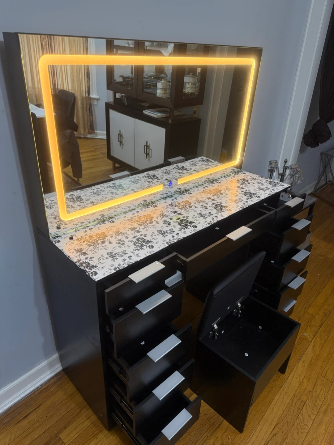 Vanity with LED & Storage – used/Excellent Condition - photo 4
