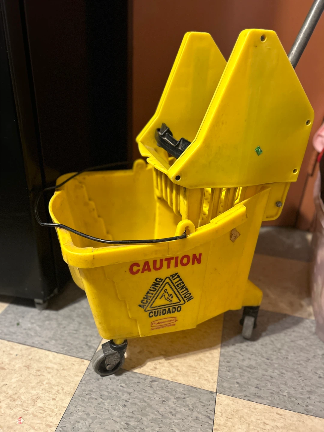 Rubbermaid Commercial Products Yellow Mop Bucket with Wringer
