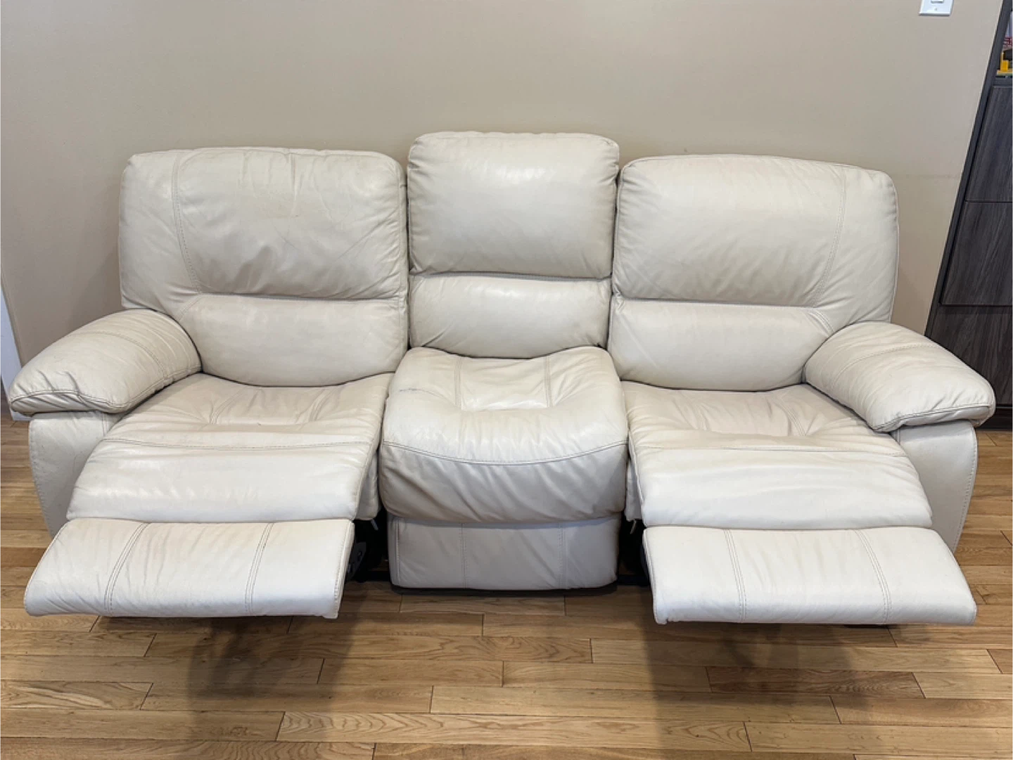 Beautiful LA-Z-BOY Cream Leather Recliner Sofa (CAN DELIVER) - photo 5