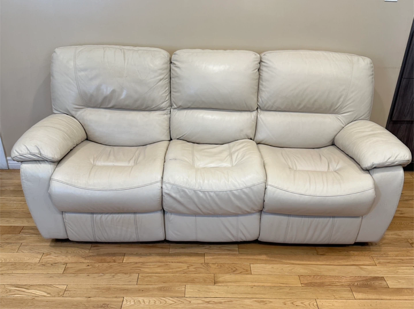 Beautiful LA-Z-BOY Cream Leather Recliner Sofa (CAN DELIVER)