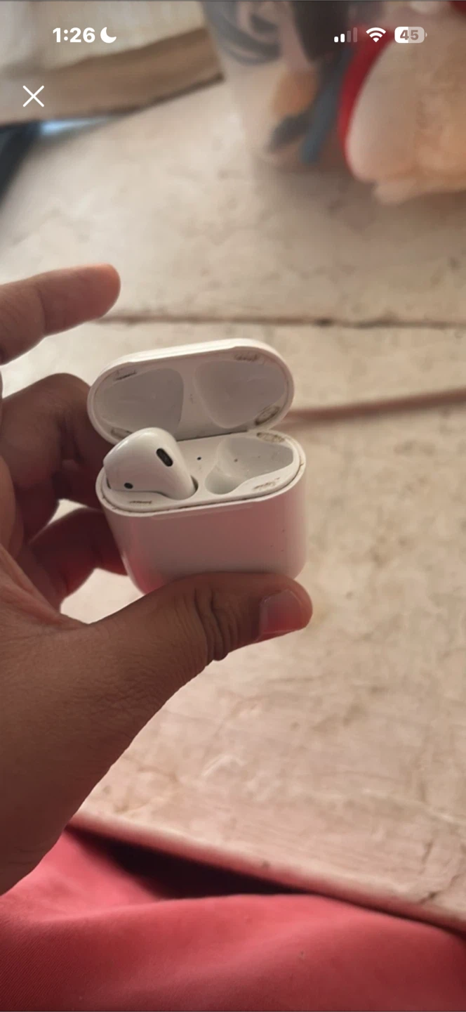 Apple AirPods (2nd Generation) Charging Case with AirPods